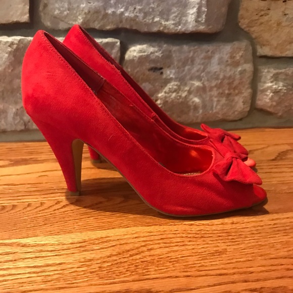 Red Bow Heels - Picture 2 of 4